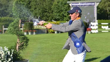 La grande joie de Ludger Beerbaum, vainqueur du Global Champions Tour de Valkenswaard, cet après-midi aux Pays-Bas. Crédit Alan Davidson/GCT