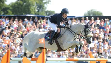 L'Américaine Laura Kraut, en tête du circuit Global Champions Tou et tenante du titre suisse, défendra chèrement ses points avec Cedric © Scoopdyga