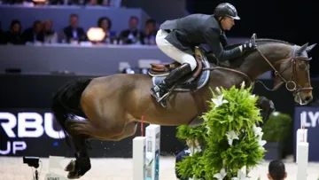 Patrice Delaveau et Lacrimoso 3*HDC ont signé un excellent double sans-faute, ce soir à Lyon. Photo PSV Morel
