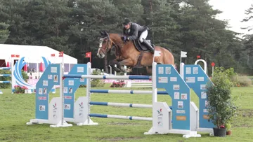 Philippe Lazare et Rivage de Poilley se sont imposés malgré la pluie qui s'est abattue sur le Grand Parquet. Photo FFE PSV Morel 