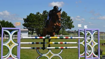Margaux Rocuet et Lewin 5 se sont imposés dans le championnat de France Jeunes Cavaliers. Ils iront ensemble défendre les couleurs de France aux championnats d'Europe. Photo Mathilde Wavrant