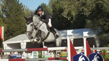 1.	Martin Fuchs a été sacré champion suisse Élite à Sion avec son jeune Clooney II, huit ans. Photo Sasha Barthe 