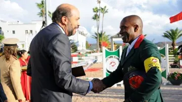 Présent à la remise des prix, le Prince Moulay Abdellah Alaoui a pu féliciter son ami Abdelkebir Ouaddar pour sa victoire. Photo Morocco Royal Tour