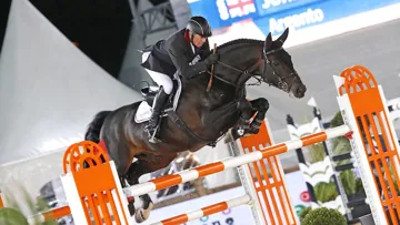 Comme à Lausanne et en bien d'autres lieux, John Whitaker et Argento ont marqué Hong Kong de leur empreinte, cet après-midi. Photo Stefano Grasso/LGCT