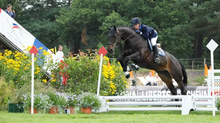 Clara Darty et Come Alone ont remporté leur beau succès, ce matin à Fontainebleau. Photo PSV Morel