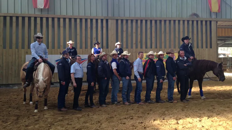 Les douze cavaliers et le staff de la FFE travaillent dur afin de représenter au mieux la discipline du reining lors des JEM, à Caen, cet été. Photo MPM
