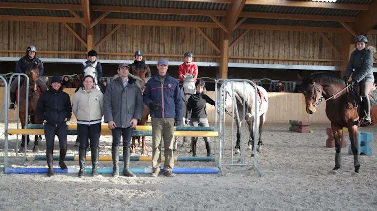 Neuf stagiaires et de nombreux spectateurs ont pu profiter des conseils d'un grand maître du complet. Crédit Pauline Chevalier