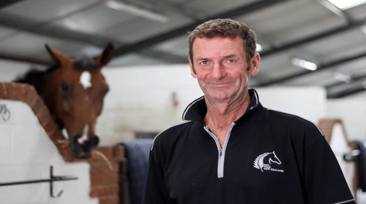 La légende du complet, Mark Todd reçoit Grand Prix Magazine chez lui. Photo Sébastien Duval.