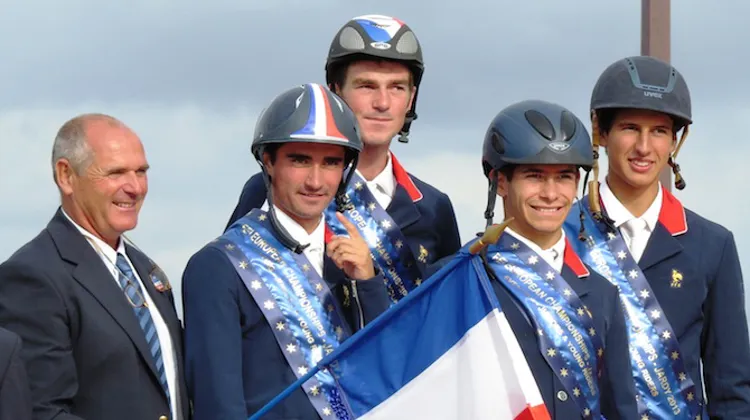 François Lemière, Arnaud-Etienne Ducoin, Alexis Gomez et Stéphane Landois, accompagnés de leur sélectionneur Pascal Forabosco, ont chanté la Marseillaise devant leur public © CJ