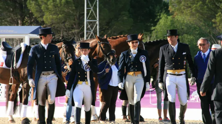 L'équipe de France avec Alain Francqueville, lors de la remise des prix du CDIO 3* par équipe. Crédit Alexandra Para 