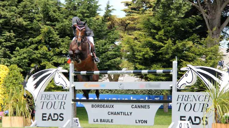 Le fameux saut décalé sur la droite... Ph. MN Himbert.