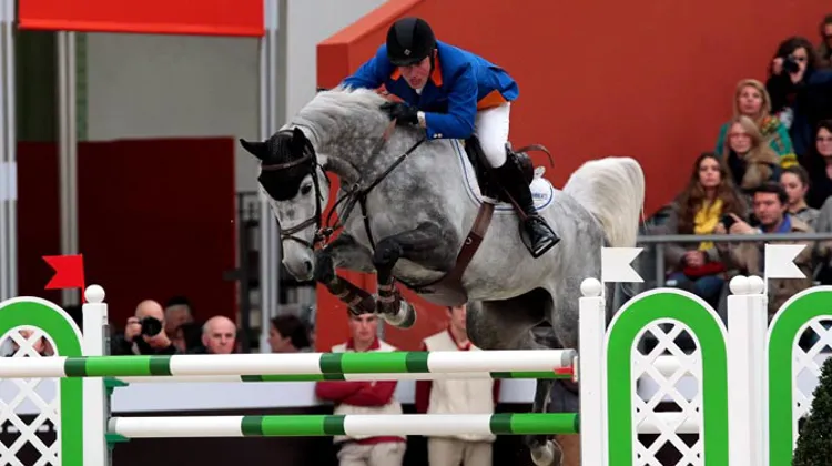 Ces derniers mois, Eurocommerce a déjà cédé bon nombre de ses chevaux, à l'instar de California (ici avec Gerco Schröder lors du Saut Hermès au Grand Palais), vendu à l?armée du Qatar en avril. Crédit Scoopdyga