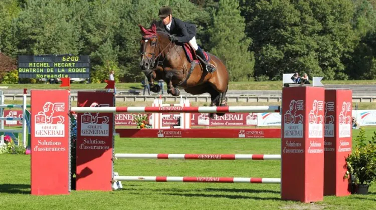 Sans aucune pression, Michel Hécart n'a pas tremblé pour aligner deux parcours sans faute sur les barres, cet apprès-midi à Fontainebleau. Crédit PSV