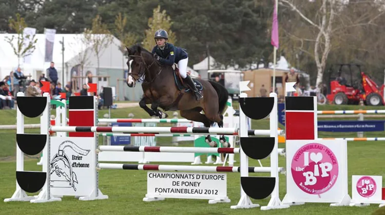 Millie Allen (GBR) et Song Girl, le couple vainqueur du Grand Prix individuel 2012. Crédit PSV Morel