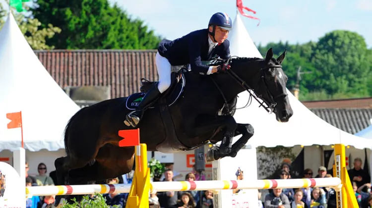 Michel Robert et Oh d?Éole ont signé un barrage magnifique, cet après-midi dans l?Ain. Photo Jean-Louis Perrier