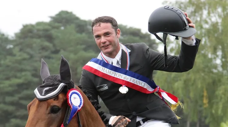 Avec Pepyt'des Elfes, la jument qu'il a fait naître, Grégory Cottard a réalisé un de ses rêves en devenant champion de France, cet après-midi au Grand Parquet de Fontainebleau. Photo PSV Morel