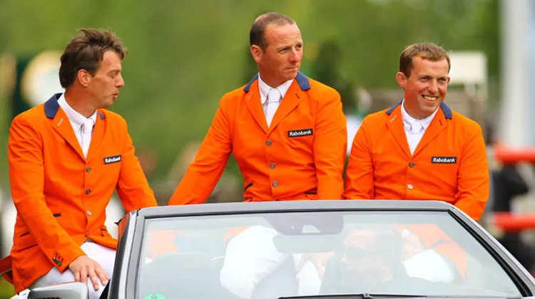 Il y aura toujours une Coupe des nations à Aix-la-Chapelle, et elle sera toujours précédée d'un défilé en cabriolets, à l'image ici de l'équipe des Pays-Bas, lauréate en 2013. Mais cette Coupe ne comptera pas pour le circuit de qualification à la finale F