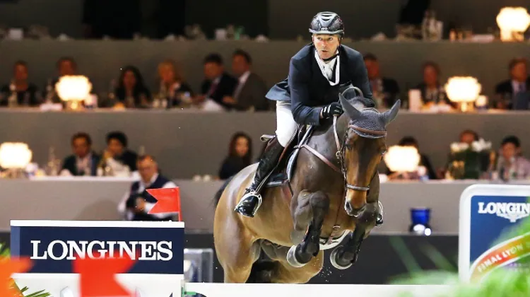 Brillants hier soir encore au barrage, Patrice Delaveau et Lacrimoso 3*HDC doivent se retirer de la compétition. Photo Scoopdyga