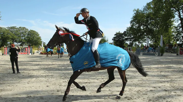 Yannick Courdent sur Samara de l?Alloeu a remporté le titre de champion de France Amateur Élite Senior 2014. Photo PSV Morel