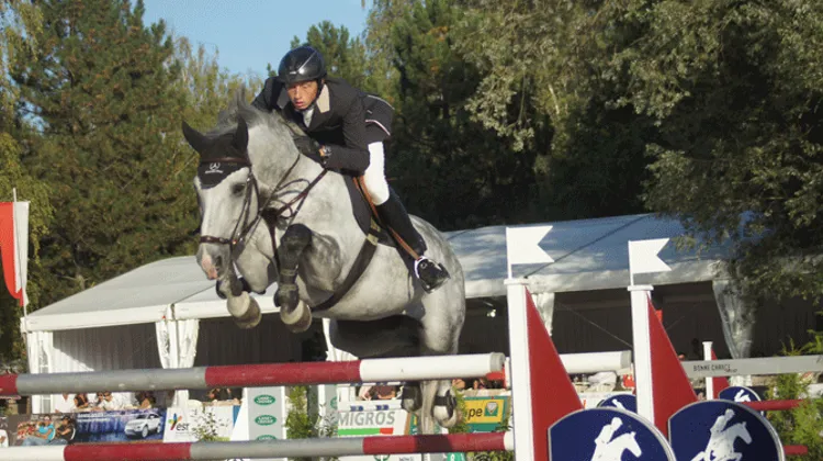 1.	Martin Fuchs a été sacré champion suisse Élite à Sion avec son jeune Clooney II, huit ans. Photo Sasha Barthe 