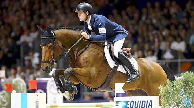 Bien qu'il se maintienne à un excellent niveau de performances, Hello Sanctos, ici à Lyon, risque de ne plus suffire à Scott Brash, privé depuis des mois d'Ursula XII, dans son duel à distance avec Ludger Beerbaum. Photo Scoopdyga
