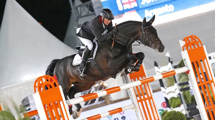 Comme à Lausanne et en bien d'autres lieux, John Whitaker et Argento ont marqué Hong Kong de leur empreinte, cet après-midi. Photo Stefano Grasso/LGCT