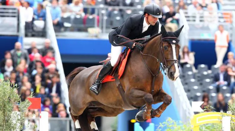 Romain Duguet et Quorida du Trého ont été les meilleurs aujourd'hui, sous la verrière du Grand Palais. Photo Scoopdyga