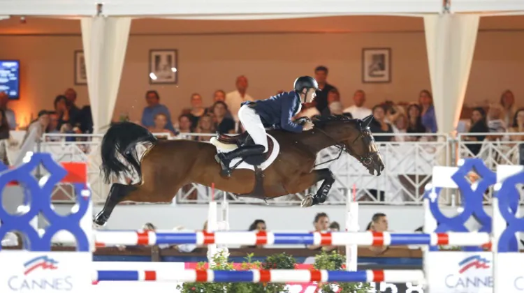 Avec Hello Annie, Scott Brash n'a pas fait un pli, ce soir sur la piste du CSI 5* de Cannes.