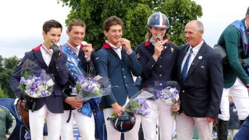 Les Juniors sont devenus ce midi vice-champions d'Europe de concours complet, tandis que Robin Boulanger (deuxième en partant de la gauche), a brillamment gagné l'or © CJ