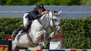 Geoffroy de Coligny a inscrit son nom à la quinzième édition du CSI 3* de Canteleu avec Qaid Louvière. Photo David Delbarre