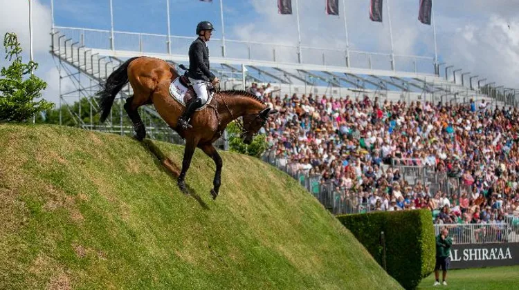 Shane Breen et Can Ya Makan descendant la butte du derby de Hicsktead