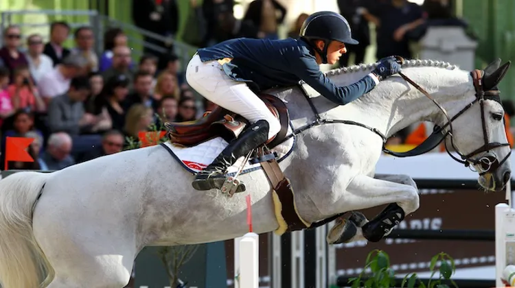 Bertram Allen, dix-neuf ans, et Molly Malone V se sont imposés dans le Grand Prix du CSIO 5* de Dublin. Photo Scoopdyga