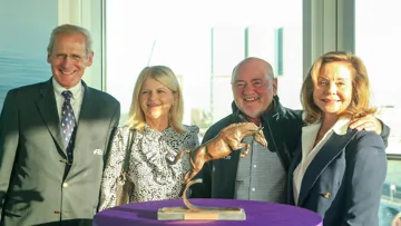 John Roche, directeur du Jumping à la FEI, Mme Baleri, Luigi Baleri et Robin Parsky, vice-présidente du JOC.
