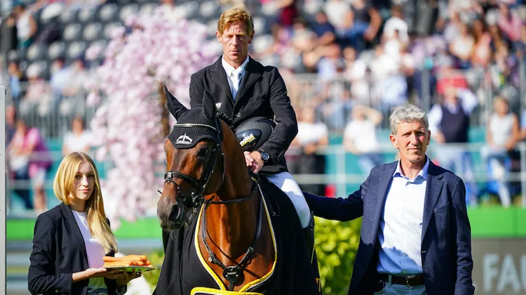 Comme il Faut 5 a fait ses adieux à la compétition en septembre lors d’une cérémonie organisée à Riesenbeck, chez Ludger Beerbaum, naisseur du champion.