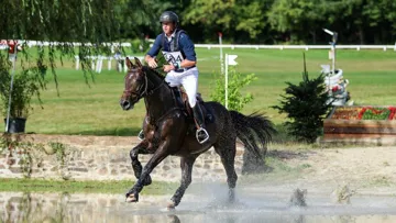 La belle Fair Lady des Broucks dans le dernier gué du cross des six ans à Pompadour.