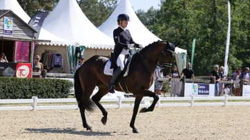 Anne Sophie Serre en selle sur Actuelle de Massa.