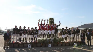 Le podium de la Coupe des nations Jeunes Cavaliers.