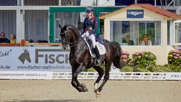 Charlotte Fry a survolé le premier jour de compétition avec Everdale. 