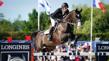 Alexander Zetterman est ici dans le Grand Prix CSI 3* du Longines Deauville Classic avec Conrad. 