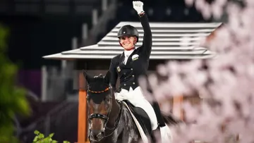 Les nouvelles championnes olympiques, Jessica von Bredow-Werndl et TSF Dalera BB. 