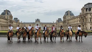 Près de quatre-vingts chevaux ont sillonné Paris à l’occasion de la Route Eiffel. 
