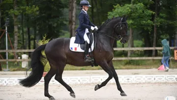 Membres de l’équipe de France Juniors l’an passé, Mado Pinto et Hot Bit de la Gesse participeront cette année aux championnats d’Europe Jeunes Cavaliers. 