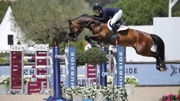 Beezie Madden, numéro onze au classement mondial Longines, se rend pour la première fois à Grimaud.