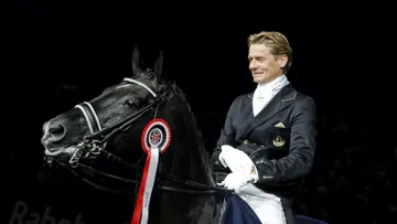 Le 14 décembre 2020, le dresseur néerlandais Edward Gal a appris la disparition de son légendaire complice Totilas, avec lequel il avait brillé au plus haut niveau.