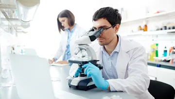 La Fondation ARSEP participe à la recherche sur la Sclérose en Plaques, une maladie qui touche 2,8 millions de personnes dans le monde.