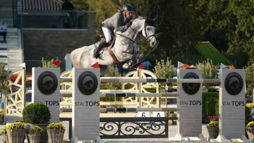 S’il n’évolue plus en équipe nationale, Ludger Beerbaum continue à concourir, comme ici avec la jeune jument Mila au CSI 5* de Valkenswaard, en 2020.