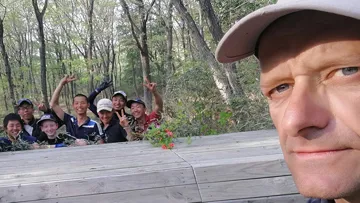 On retrouve ici Pierre Le Goupil lors de l’une de ses missions internationales en Asie.