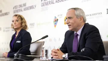 Ingmar de Vos, président (à droite), et Sabrina Ibáñez, secrétaire générale (à gauche), ont animé un exercice forcément plus morne que d’habitude, compte tenu de l’absence d’interactions humaines...