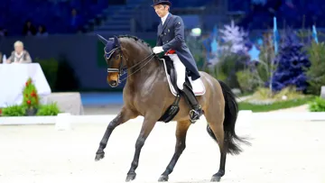 Consultant expert de cette rubrique “Technique dressage” Bertrand Liegard, ici avec son fidèle Star Wars au CHI de Genève, évolue au plus haut niveau.