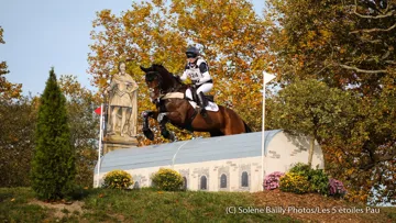 Laura Collett tient la tête des opérations à Pau après le cross.